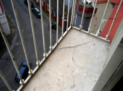 Возбужденный парень пригрозил выбросить ненавистную тещу с балкона в Дубоссарах 