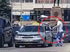 Избивший таксиста водитель Range Rover был найден и наказан