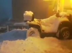 Смертельно опасный для туристов снежный армагеддон в Румынии сняли на видео