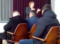 Незаконная предвыборная агитация депутата в столичном колледже попала на видео 