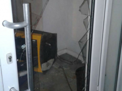 Бандиты на Чеканах взломали платежный терминал, который был установлен с нарушениями