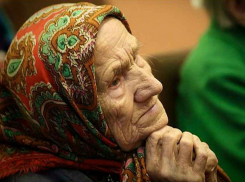 Гламурная истеричка на джипе приехала на рынок в Кишиневе и набросилась с криками на бабушку 