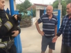 «Черный символ неудач» достали пожарные со дна глубокого колодца в Бачое
