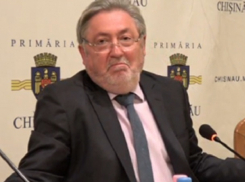 Один работает, а десять смотрят, - Грозаву снова возмутился бесконечным ремонтом центрального проспекта