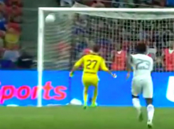 Курьезный автогол с центра поля футболиста «Интера» стал видео дня