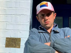 Пошутил! Житель Лондона открыл у себя дома «посольство Молдовы» 