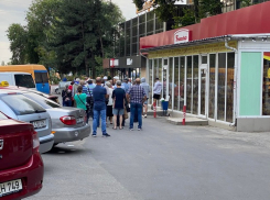 Большие очереди выстраиваются за социальным хлебом с самого раннего утра