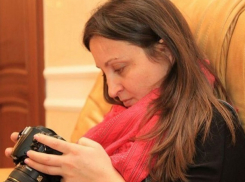 Избивший журналистку владелец магазина с просроченным товаром продолжает на нем зарабатывать