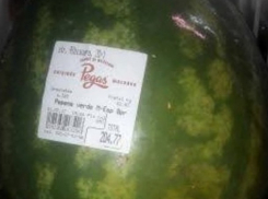 «Идиотизмом» назвали баснословную цену на арбузы в столичном супермаркете