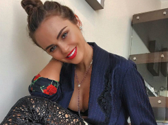 «Бесконечные чувственные» ноги в невероятных сапожках показала супермодель Ксения Дели 