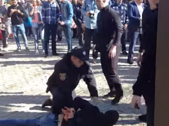 Грандиозную драку со стрельбой устроили пьяные одесситы на Дерибасовской 