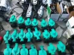 Крупная контрабанда сомнительных товаров из Украины попала на видео 