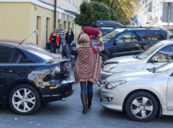 Хаос с нарушителями парковки - у полиции нет денег на эвакуацию автомобилей