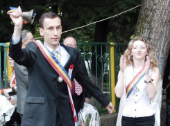 Долгожданная свобода: в школах прозвенел «последний звонок»