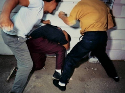 Жестокое избиение вооруженного мужчины совершили в Кишиневе бандиты на автомобиле Mercedes с болгарскими номерами