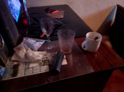 Мертвую 15-летнюю девушку с ножом в груди обнаружила ее мать в своей квартире