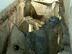 Мужчины пострадали при обрушении школьного туалета в Новых Аненах 