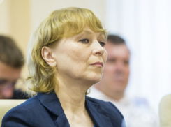 С больной головы на здоровую - экс-министр здравоохранения пытается переложить вину за закупку некачественных медицинских перчаток