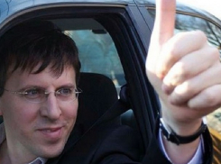 Дорин Киртоакэ выступил «экспертом» в дорожном строительстве: разметка не стерлась, она запачкалась, а в появлении бугров виноваты троллейбусы  