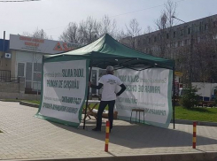 Врачей и учителей заставляют подписываться за одного из претендентов на пост генпримара