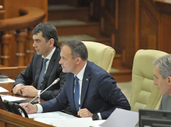 Расточительные сотрудники парламента за два месяца потратили пять миллионов на перелеты, автомобили и питьевую воду 