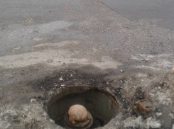 В центре Кишинева обнаружили неприкрытый люк