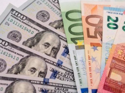 Курс евро и доллара резко вырастет в понедельник 