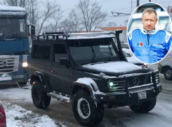 Герой дня в Кишиневе: владелец элитного внедорожника в снегопад вытаскивал грузовики, троллейбусы и автовоз