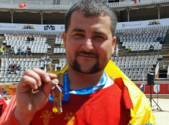 Вооруженный мечом гладиатор из Молдовы завоевал Барселону