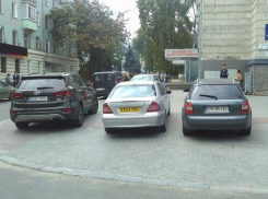 Новые нормы касательно парковки на тротуарах Кишинёва вступили в силу