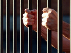 Изнасиловавший, задушивший и обокравший свою соседку мужчина проведет 25 лет за решеткой 