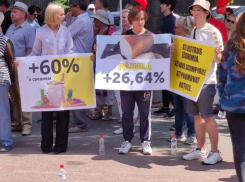«Продукты подорожали на 60%, хлеб - на 26%»: представители ПСРМ продолжают протестовать у здания парламента