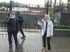 Депутат: Таубер, выводящая стариков стоять под дождем в период пандемии, делает это за крупные деньги