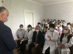 Игорь Додон посетил больницу в Бессарабке и заверил, что продолжит борьбу за социальные права людей