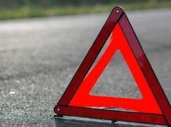 В Фэлештах мужчина сел пьяным за руль и врезался в дерево 