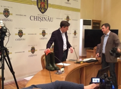 Киртоакэ получил второй титул: «Бездельник и вредитель года», и премию от социалистов