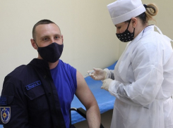 Пожарных и спасателей начали вакцинировать от ковида