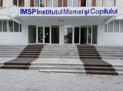 Я рожала одна в туалете: пациентка пожаловалась на кромешный ад, устроенный ей в Институте матери и ребенка