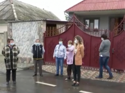 Дурлешты, вы фекалии заказывали? А они уже у вас!