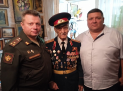 Суворовцы-участники Парада Победы 1945 года получили помощь от России