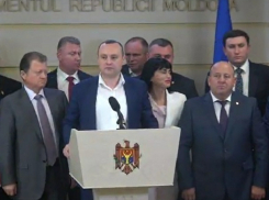 Социалисты и либерал-демократы в знак протеста покинули заседание парламента