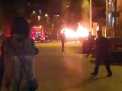 Появилось видео загоревшегося из-за зажженной свечки автомобиля у церкви 