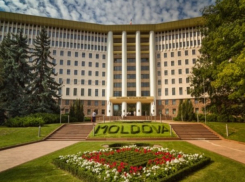 По тысяче человек на партию вполне хватит - так решил парламент