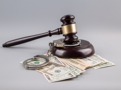 Несмышленые неучи в мантиях: когда суды в Молдове стали судилищами