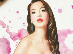 Платьем с обнаженными плечами и открытой грудью восхитила мужчин известная красавица из Кишинева