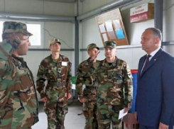 Впервые президент Молдовы отменил постановление правительства: страсти вокруг учений на Украине