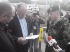 Депутаты ПСРМ заблокировали въезд в Молдову для солдат НАТО и проверяют их документы 