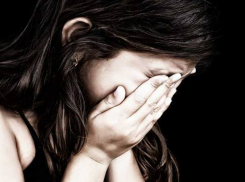 12-летнюю девочку несколько дней насиловал мужчина в шалаше