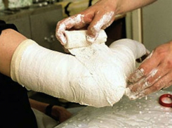 Одноклассник сломал руку 10-летнему мальчику в Кишиневе из-за молдавского языка