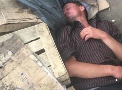 Разомлевшего мужчину на Центральном рынке Кишинева высмеяли молдаване
